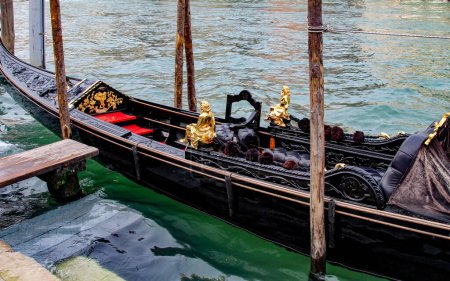 Gondelfahrt in Venedig. Gondoliere auf dem Canal Grande. Venedig-Reise