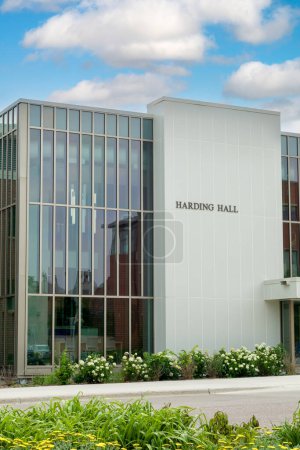 Téléchargez les photos : BROOKINGS, SD, États-Unis - 21 JUIN 2023 : Harding Hall sur le campus de l'université d'État du Dakota du Sud. - en image libre de droit