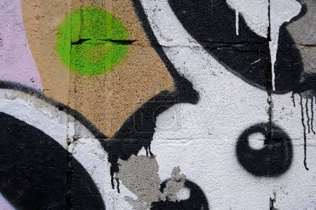 Téléchargez les photos : Colorful abstract graffiti painting on the wall - en image libre de droit