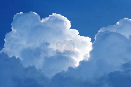 Photo pour Ciel bleu et nuage - image libre de droit