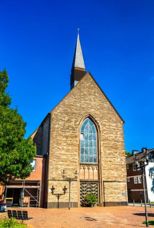 Téléchargez les photos : Église du Carmel dans le port intérieur de Duisburg - Rhénanie-du-Nord-Westphalie, Allemagne - en image libre de droit