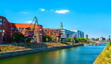 Téléchargez les photos : Port intérieur de Duisburg en Rhénanie-du-Nord-Westphalie, Allemagne - en image libre de droit