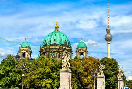 Foto de Catedral y Torre de Televisión en Berlín, Alemania - Imagen libre de derechos