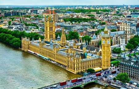 Foto de Vista aérea del Palacio de Westminster, Puente de Westminster, Big Ben y el río Támesis en Londres, Inglaterra - Imagen libre de derechos