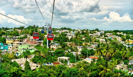 Téléchargez les photos : Téléphérique, transport en commun à Santo Domingo, capitale de la République dominicaine - en image libre de droit