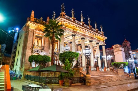 Téléchargez les photos : Teatro Juarez à Guanajuato la nuit. Patrimoine mondial de l'UNESCO au Mexique - en image libre de droit