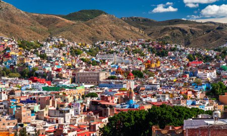Téléchargez les photos : Paysage urbain aérien de la ville de Guanajuato, patrimoine mondial de l'UNESCO au Mexique - en image libre de droit