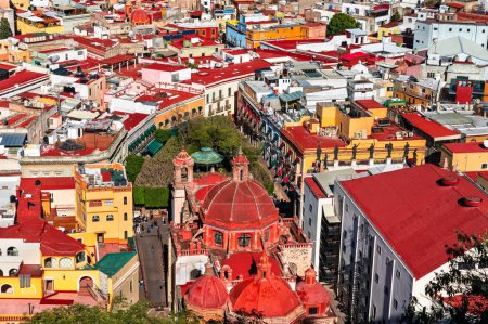 Téléchargez les photos : Vue Aérienne de Guanajuato au-dessus du Temple San Diego de Alcala au Mexique - en image libre de droit