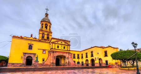 Téléchargez les photos : Temple et couvent de la Sainte Croix à Santiago de Queretaro, Mexique - en image libre de droit
