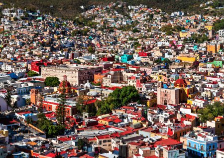 Téléchargez les photos : Paysage urbain aérien de la ville de Guanajuato, patrimoine mondial de l'UNESCO au Mexique - en image libre de droit