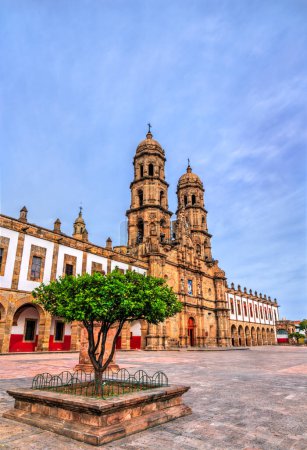 Téléchargez les photos : Basilique Notre-Dame de Zapopan près de Guadalajara à Jalisco, Mexique - en image libre de droit