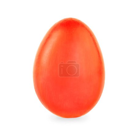 Aislado sobre fondo blanco. Huevo de Pascua rojo.