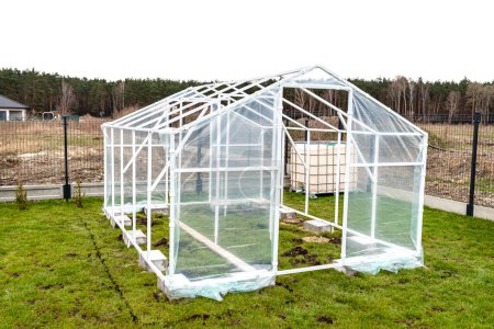 Assembling a home greenhouse from an aluminum frame and thick foil