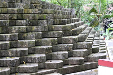 Foto de Line of stairs at Sendangsono Catholic shrine in Java. Taken in July 2022 - Imagen libre de derechos