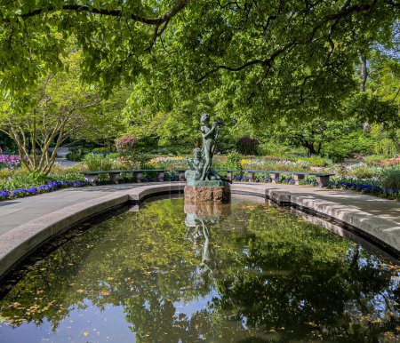 Téléchargez les photos : Conservatory Garden est un jardin formel dans le coin nord-est de Central Park, New York - en image libre de droit
