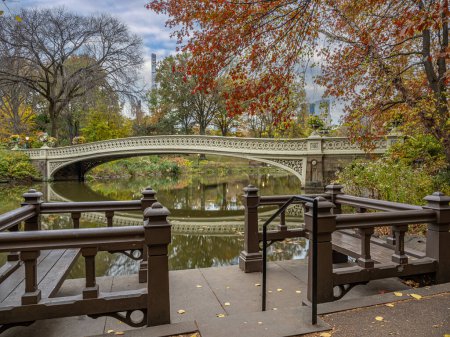 Foto de Puente de proa, Central Park, Nueva York a finales de otoño - Imagen libre de derechos