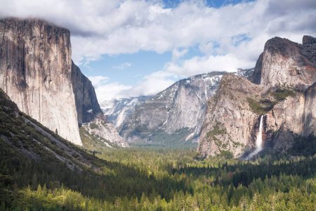 Tunnel View, a famous viewpoint of Yosemite Valley with El Capitan and Bridalveil Falls. Yosemite National Park, California, USA