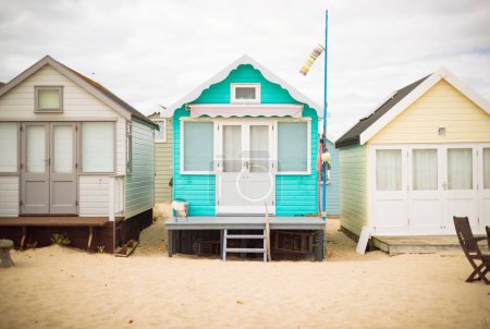 Téléchargez les photos : Row of colorful painted wooden beach huts on a sandy beach. Hengistbury Head, Dorset, UK - en image libre de droit
