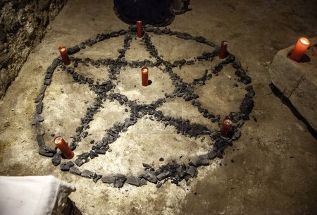 Téléchargez les photos : Détail du symbole païen pour les rituels religieux, magie noire - en image libre de droit