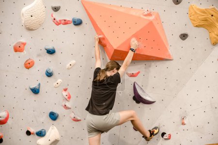 Téléchargez les photos : Climbing shoes close up photo for indoor bouldering or gym climbing. High quality photo - en image libre de droit