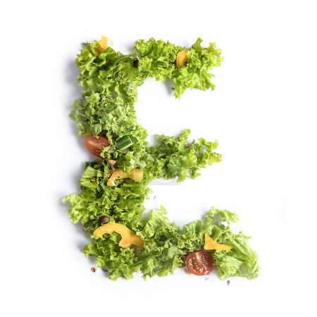 Téléchargez les photos : Lettre E faite de salade fraîche de saison, nourriture végétarienne, mode de vie sain. Photo de haute qualité - en image libre de droit