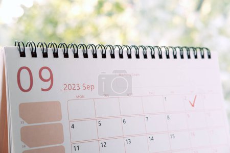 Foto de Día de ajuste del calendario, 2 de septiembre. Escritorio Septiembre 2023 Calendario con fecha marcada 2 Septiembre. - Imagen libre de derechos
