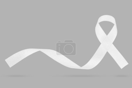 Parkinson. November Lungenkrebs-Aufklärungsmonat, weißes Band auf grauem Hintergrund. Stellt ein Programm zur Prävention psychischer Gesundheit dar, eine Kampagne zur Sensibilisierung für psychische Gesundheit. Schneidpfad