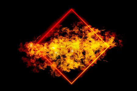 Téléchargez les photos : Square frame with orange flames in frame on black background. - en image libre de droit