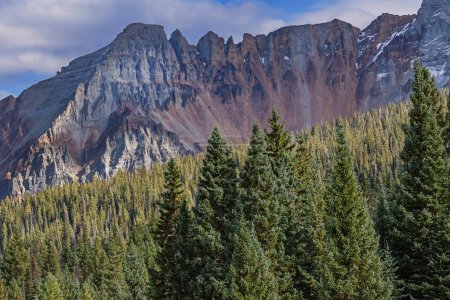 Téléchargez les photos : Paysage automnal de montagnes au col Lizard Head, Montagnes San Juan, Colorado, USA - en image libre de droit