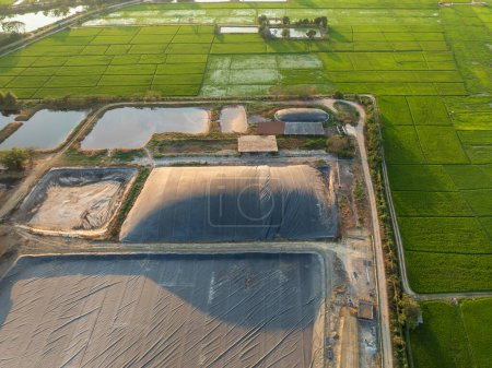 Digesteur de lagune couvert pour la production de biogaz à partir de fermes avicoles.