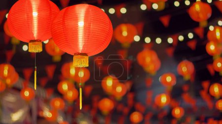 Les lanternes rouges décorées dans le festival du Nouvel An chinois dans la zone Chinatown.
