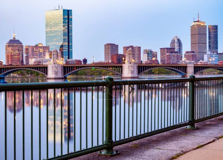 Foto de El horizonte de Boston en Massachusetts, EE.UU. al atardecer en Backbay. - Imagen libre de derechos