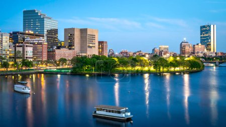 Téléchargez les photos : L'emblématique Backbay à Boston dans le Massachusetts, États-Unis au coucher du soleil. - en image libre de droit