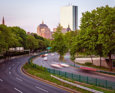 Téléchargez les photos : Boston dans le Massachusetts, USA à Back Bay au lever du soleil. - en image libre de droit