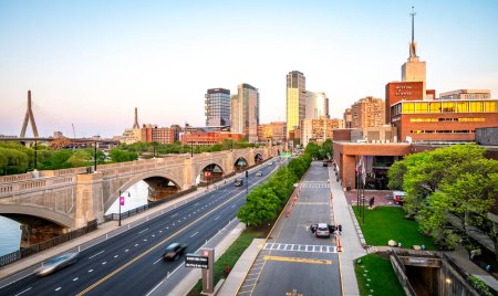 Foto de Boston en Massachusetts, EE.UU. al atardecer mostrando los rascacielos y el horizonte del barrio de Backbay. - Imagen libre de derechos