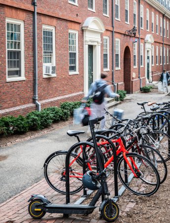 Foto de La arquitectura histórica de Boston en Massachusetts, EE.UU. mostrando la famosa Universidad de Harvard. - Imagen libre de derechos