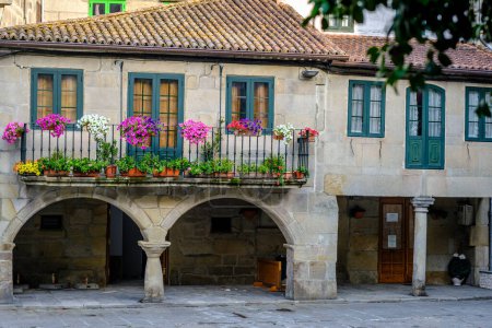 Detail der typischen Architektur der Altstadt von Pontevedra (Spanien), wo hauptsächlich Granitstein verwendet wird.