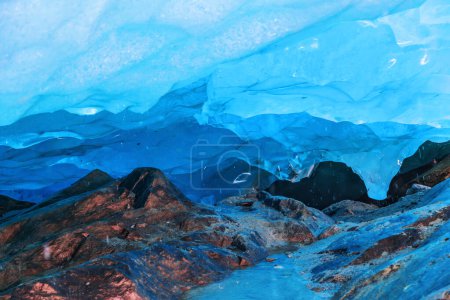 Foto de Cueva de hielo del glaciar Aletsch en el valle de Maerjelen, Fiesch, Suiza - Imagen libre de derechos