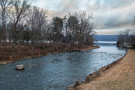 Ein Nebenfluss des Cayuga Lake in der Finger-Seen-Region des Staates New York.