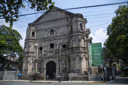 Téléchargez les photos : Manille, Philippines-14 Oct 2023 : Eglise paroissiale Notre-Dame des Remèdes à Manille. Il présente une architecture de style baroque mexicain, a été achevé en 1864. - en image libre de droit