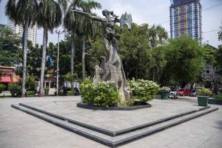 Téléchargez les photos : Manille, Philippines-14 Oct 2023 : Monument Rajah Sulayman dans le parc Rajah Sulayman à Manille Philippines. Le parc nommé en l'honneur de Rajah Sulayman, le dernier roi de Manille. - en image libre de droit