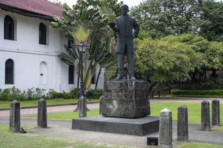 Téléchargez les photos : Manille, Philippines- 13 Oct 2023 : Statue de José Rizal à Fort Santiago Intramuros, Manille, Philippines. - en image libre de droit