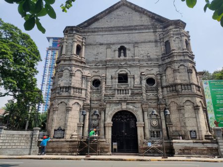 Foto de Manila, Filipinas-14 Oct 2023: Iglesia parroquial Nuestra Señora de los Remedios en Manila. Cuenta con arquitectura de estilo barroco mexicano, fue completado en 1864. - Imagen libre de derechos