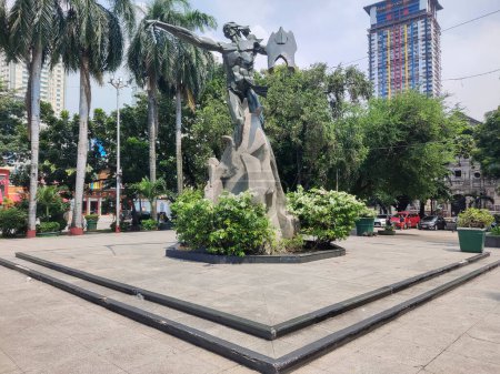 Téléchargez les photos : Manille, Philippines-14 Oct 2023 : Monument Rajah Sulayman dans le parc Rajah Sulayman à Manille Philippines. Le parc nommé en l'honneur de Rajah Sulayman, le dernier roi de Manille. - en image libre de droit