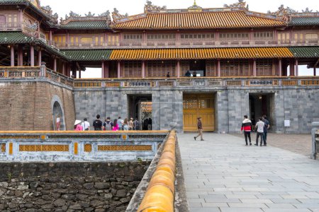 Téléchargez les photos : Hue, Vietnam- 28 Feb, 2024 : La porte principale de la Citadelle Impériale de Hue. Hue Imperial Citadel est l'un des sites patrimoniaux les plus impressionnants de tout le Vietnam - en image libre de droit