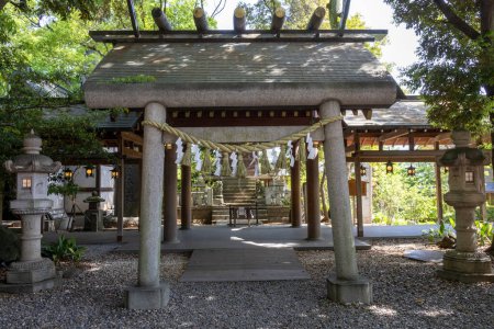 Téléchargez les photos : Kawagoe, Japon - 17 mai 2024 : Sanctuaire Kawagoeshi Gokoku à l'intérieur du sanctuaire Hikawa à Kawagoe, Japon. Le sanctuaire Hikawa aurait environ 1500 ans. - en image libre de droit