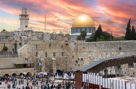 Téléchargez les photos : Le Mont du Temple - Mur Occidental et le Dôme d'Or du Rocher à Jérusalem, Israël - en image libre de droit