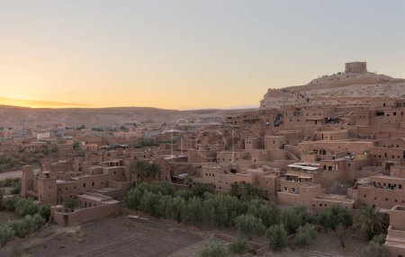 atemberaubende Aussicht auf die Kasbah ait ben haddou in der Nähe von ouarzazate im Atlasgebirge Marokkos. UNESCO-Weltkulturerbe seit 1987. Schönheitswelt.