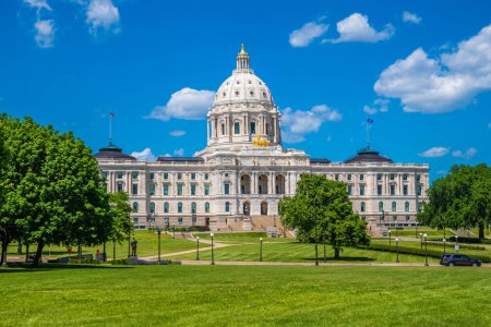 Téléchargez les photos : Minnesota, MN, États-Unis - 8 juin 2022 : L'immense réserve extérieure du Minnesota State Capitol - en image libre de droit