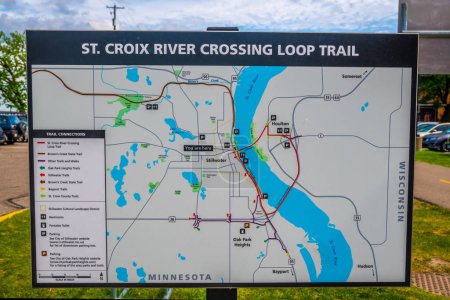 Téléchargez les photos : St Croix, WI, États-Unis - 5 juin 2022 : Sentier de la boucle de traversée de la rivière Ste Croix - en image libre de droit